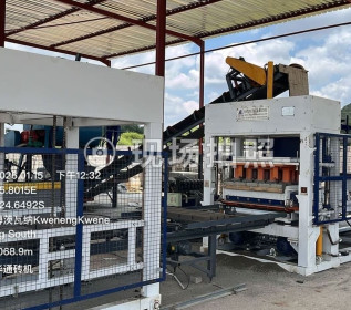 Ziegelmaschine