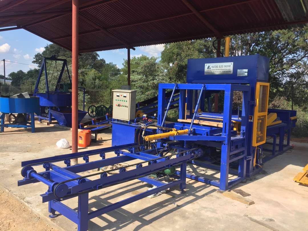 Macchina per la produzione di blocchi