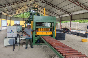 QT5-15 Macchina per Mattoni Semi-Automatica