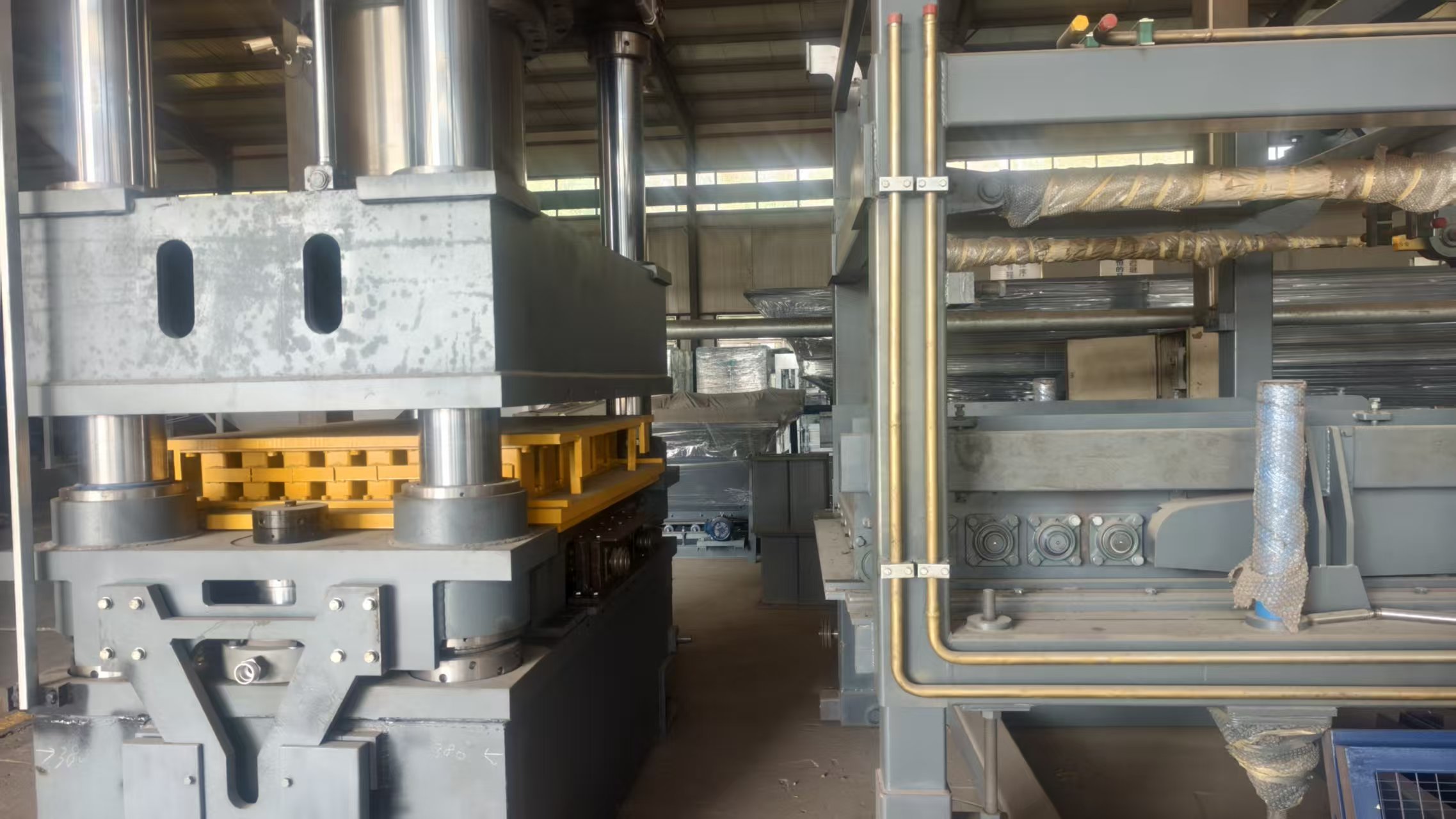 Гидравликалық кірпіш жасайтын машина