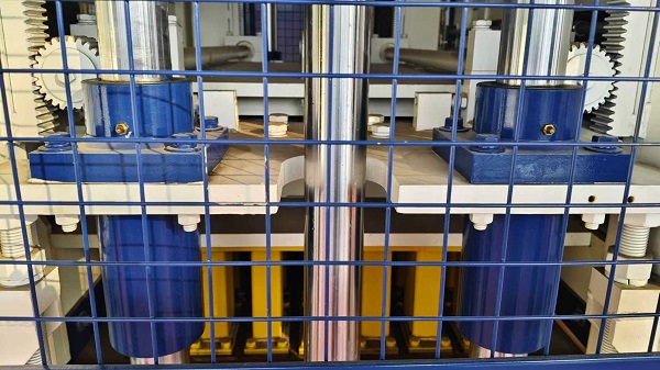 Máquina para fabricar bloques de hormigón