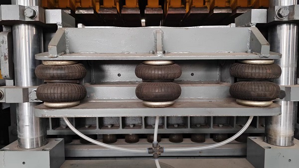 Бетон блоктарын қалыптау машинасы