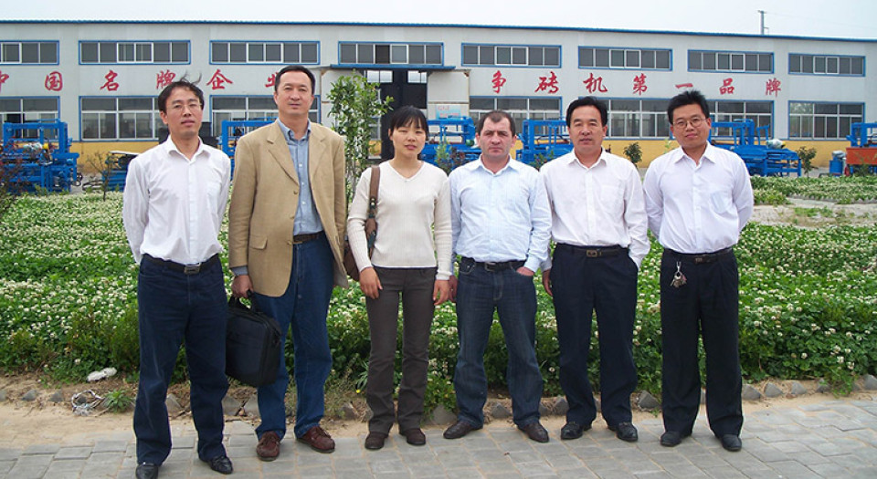 Russian brick-making machine customer