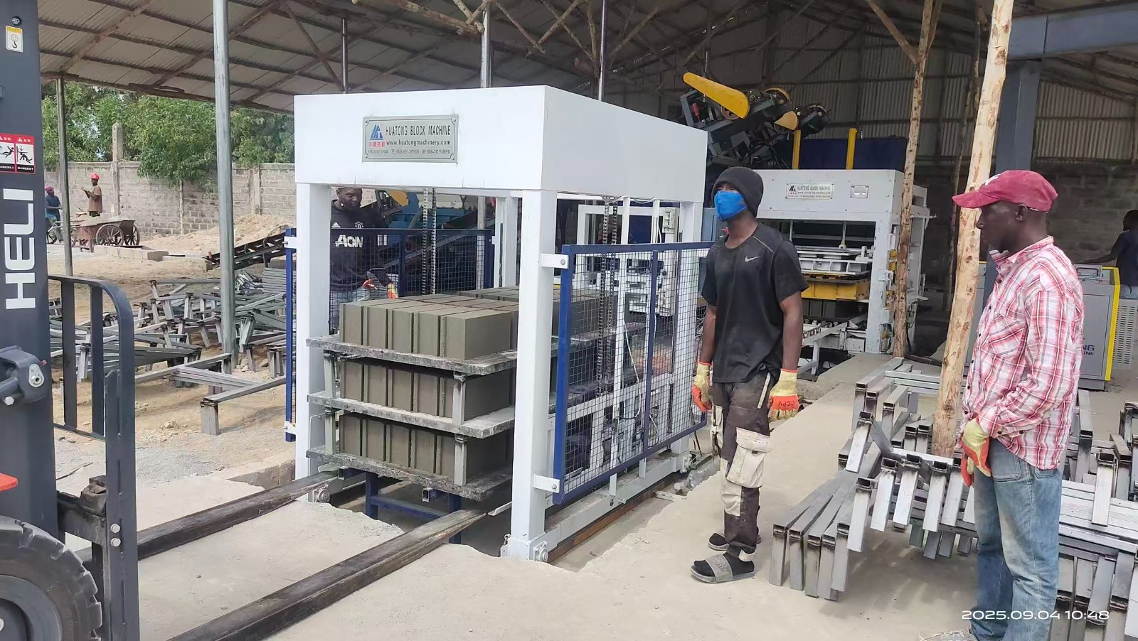 Automatic Concrete Block Machine