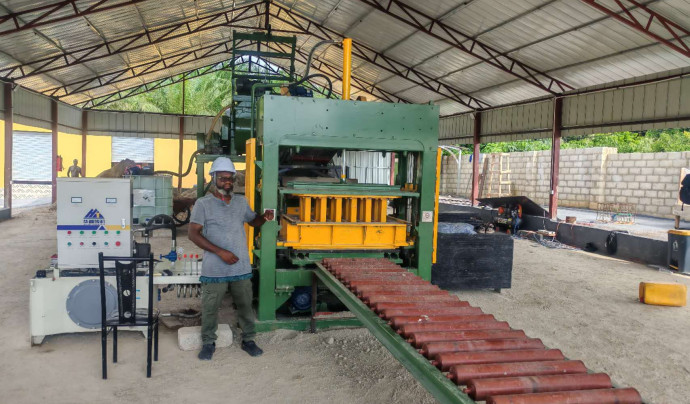 QT5-15 Macchina per Mattoni Semi-Automatica