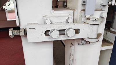 Macchina per lo stampaggio di blocchi di cemento