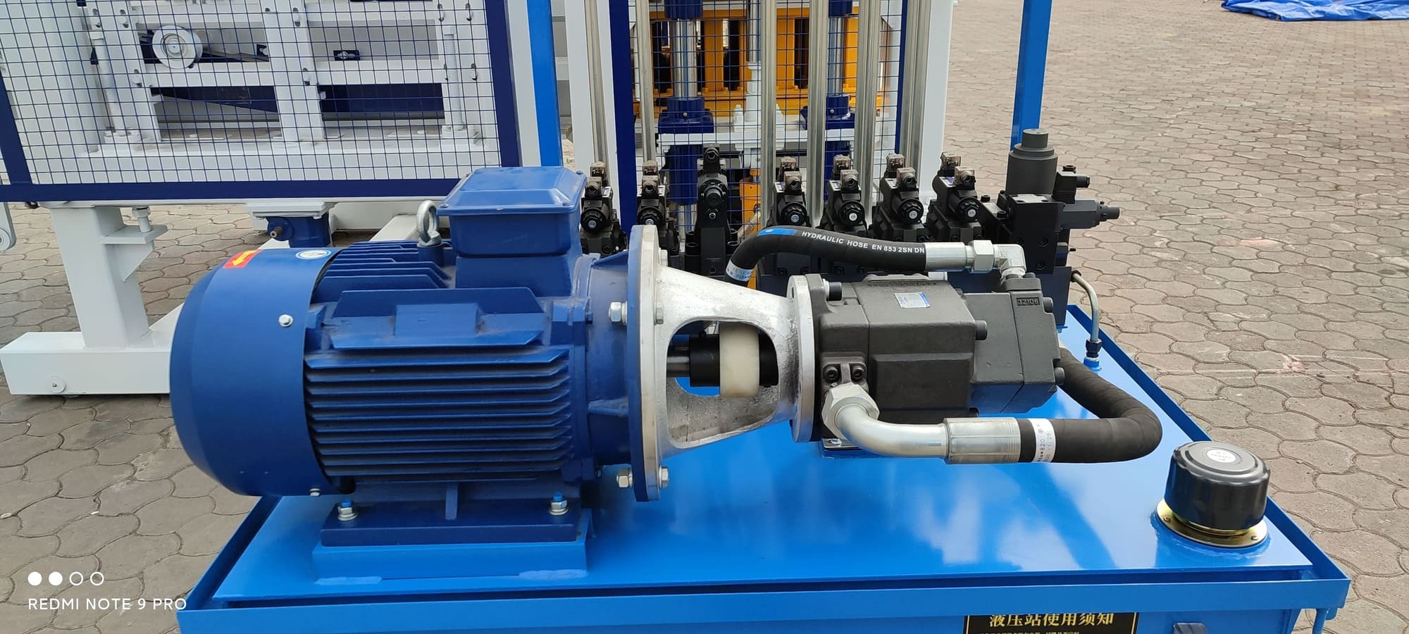 آلات صنع الكتل