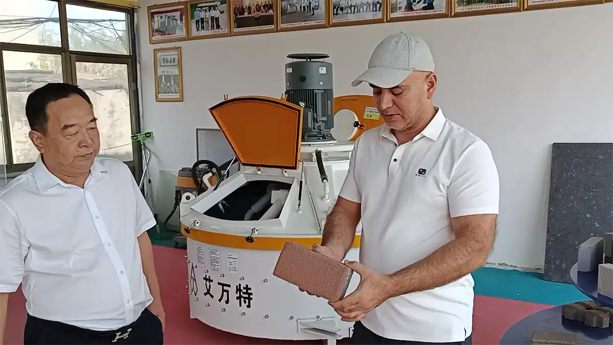 Khách hàng Pakistan đến thăm Huatong Block Machinery để kiểm tra công nghệ tái chế chất thải rắn xanh Khách hàng Pakistan đến thăm Huatong Block Machinery để kiểm tra công nghệ tái chế chất thải rắn xanh
