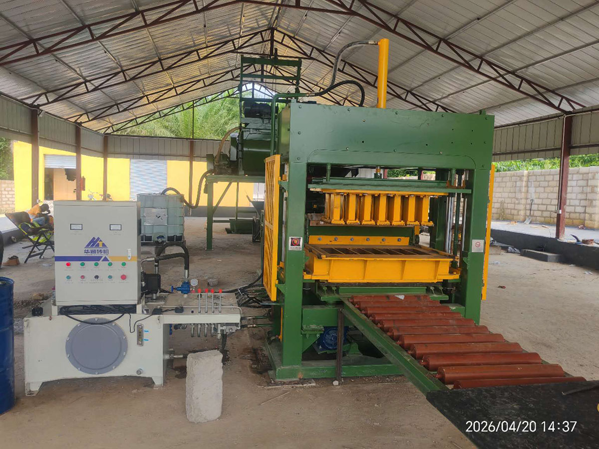 QT5-15 Semi-Automatic Brick Machine