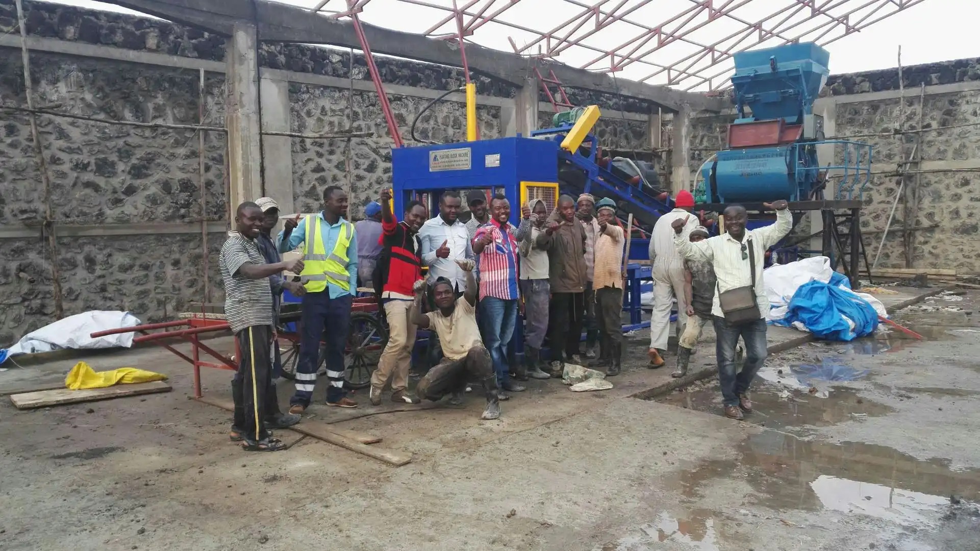 Máy làm gạch tự động