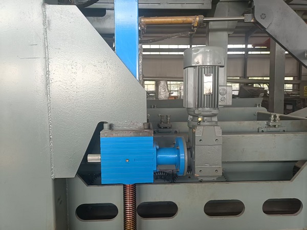 Macchina automatica per la fabbricazione di blocchi