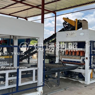 macchina per la produzione di mattoni