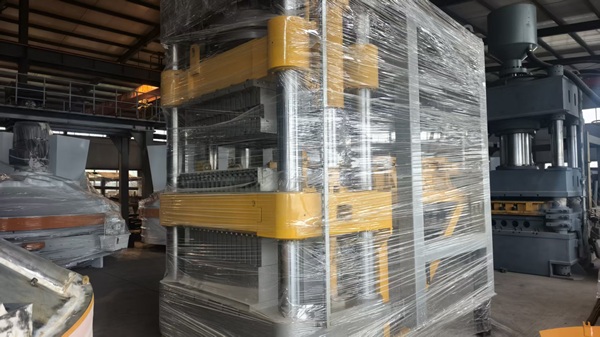 Macchina idraulica per mattoni di cemento